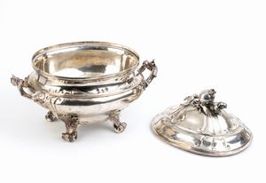 Importante zuppiera siciliana in argento  - Asta Argenti, avori, coralli e altri oggetti d'arte provenienti da importanti collezioni private - Associazione Nazionale - Case d'Asta italiane