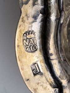 Lotto di 12 piatti, 3 vassoi e due cestini italiani in argento  - Asta Argenti, avori, coralli e altri oggetti d'arte provenienti da importanti collezioni private - Associazione Nazionale - Case d'Asta italiane