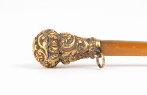 Frustino da cavallo vittoriano inglese in corno  - Asta Argenti, avori, coralli e altri oggetti d'arte provenienti da importanti collezioni private - Associazione Nazionale - Case d'Asta italiane