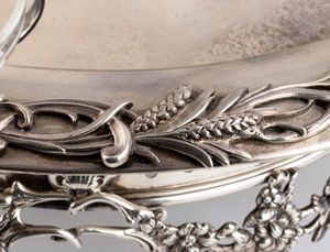 Edward Barnard & Sons Ltd : Centrotavola vittoriano inglese in argento  - Asta Argenti, avori, coralli e altri oggetti d'arte provenienti da importanti collezioni private - Associazione Nazionale - Case d'Asta italiane