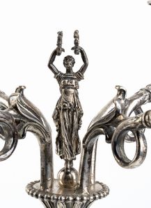 Coppia di candelabri tedeschi in argento  - Asta Argenti, avori, coralli e altri oggetti d'arte provenienti da importanti collezioni private - Associazione Nazionale - Case d'Asta italiane