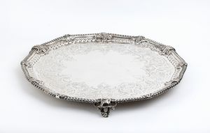 R & S Garrard & Co - Importante salver vittoriano inglese in argento