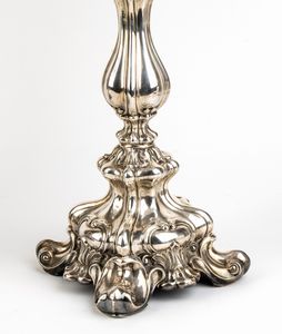Coppia di candelabri tedeschi in argento  - Asta Argenti, avori, coralli e altri oggetti d'arte provenienti da importanti collezioni private - Associazione Nazionale - Case d'Asta italiane