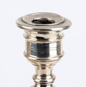 Josef Kurzweil : Coppia di candelieri austro-ungheresi in argento  - Asta Argenti, avori, coralli e altri oggetti d'arte provenienti da importanti collezioni private - Associazione Nazionale - Case d'Asta italiane