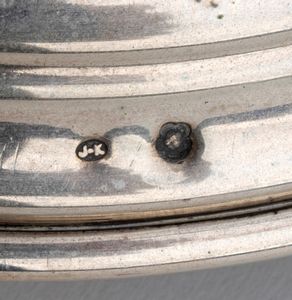 Josef Kurzweil : Coppia di candelieri austro-ungheresi in argento  - Asta Argenti, avori, coralli e altri oggetti d'arte provenienti da importanti collezioni private - Associazione Nazionale - Case d'Asta italiane