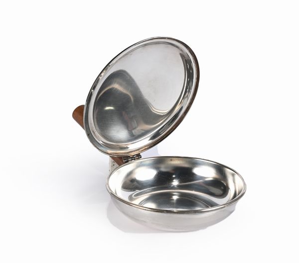 Raccogli cenere in metallo argentato  - Asta La Collezione Enrico e Antonello Falqui. Di padre in figlio una vita nell'arte. - Associazione Nazionale - Case d'Asta italiane