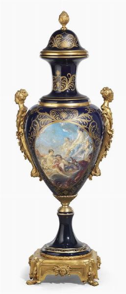 Grande vaso in porcellana Svres e bronzo dorato  - Asta ARREDI E DIPINTI ANTICHI - Associazione Nazionale - Case d'Asta italiane
