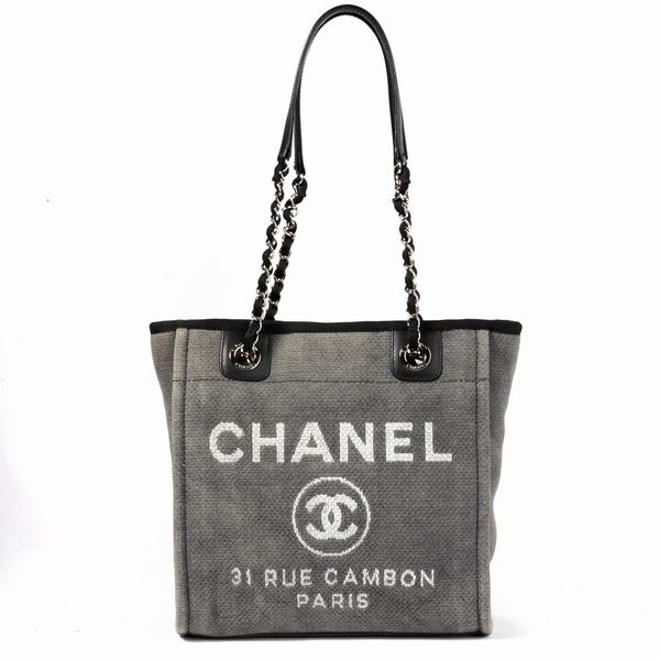CHANEL BORSA DEAUVILLE  - Asta Vintage: borse e accessori di hermes, louis vuitton e altre grandi maison - Associazione Nazionale - Case d'Asta italiane