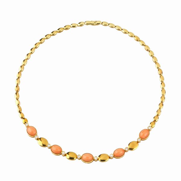 GIROCOLLO CON CORALLO ROSA E DIAMANTI  - Asta Gioielli - Associazione Nazionale - Case d'Asta italiane
