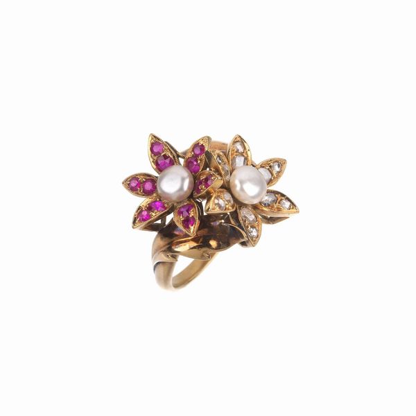 ANELLO FLOREALE CON PERLE RUBINI E DIAMANTI  - Asta Gioielli - Associazione Nazionale - Case d'Asta italiane