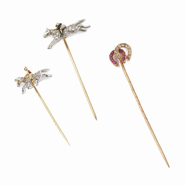 TRE SPILLE A TEMA EQUESTRE  - Asta Gioielli - Associazione Nazionale - Case d'Asta italiane