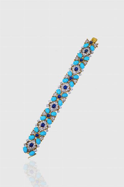ANSUINI : Peso gr 54 5 Lunghezza cm 18 in oro giallo e bianco  anni '60  firmato Ansuini  con elementi polilobati in pavé di diamanti per totali ct 6 ca  probabile colore G-H  purezza IF-VVS ca  alternati a ovali cabochon di turchesi e zaffiri cabochon per totali ct 9 ca.  - Asta Gioielli  - Associazione Nazionale - Case d'Asta italiane