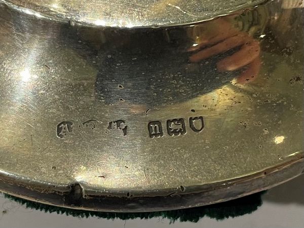 Salvadanaio in argento e fermacarte con pulcino, A. Barrett & Sons Piccadilly, Londra 1908  - Asta Argenti Antichi e da Collezione - Associazione Nazionale - Case d'Asta italiane