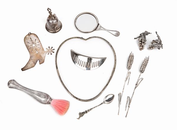 Lotto composto da 11 piccoli bibelots e frammenti in argento  - Asta Argenti Antichi e da Collezione - Associazione Nazionale - Case d'Asta italiane