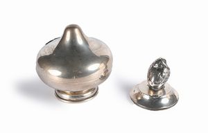 Salvadanaio in argento e fermacarte con pulcino, A. Barrett & Sons Piccadilly, Londra 1908  - Asta Argenti Antichi e da Collezione - Associazione Nazionale - Case d'Asta italiane