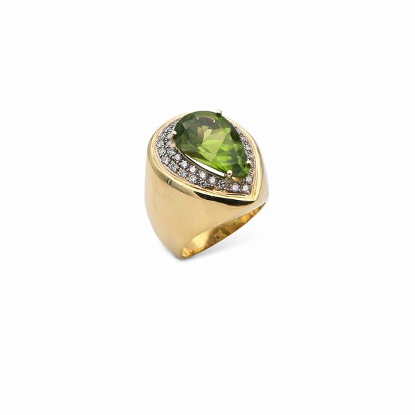 Anello in oro, peridoto e brillanti  - Asta Importanti Gioielli e Orologi da polso e da tasca - Associazione Nazionale - Case d'Asta italiane