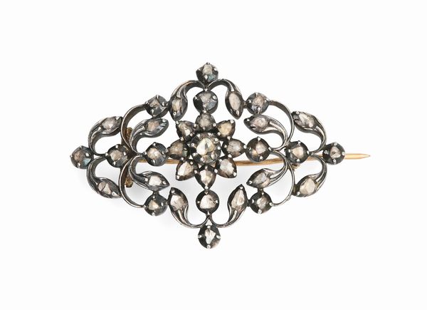 Spilla antica in oro e diamanti  - Asta Importanti Gioielli e Orologi da polso e da tasca - Associazione Nazionale - Case d'Asta italiane