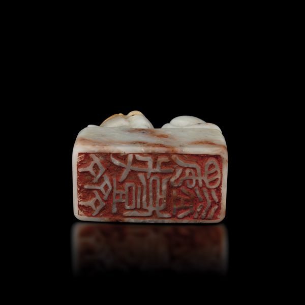 Sigillo in saponaria raffigurante cane di Pho, firmato lateralmente, Cina, Dinastia Qing, epoca Guangxu (1875-1908)  - Asta Fine Asian Works of Art - Associazione Nazionale - Case d'Asta italiane
