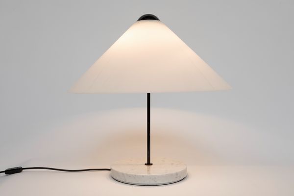 VICO MAGISTRETTI : Lampada da tavolo  - Asta Design e Arti Decorative - Associazione Nazionale - Case d'Asta italiane