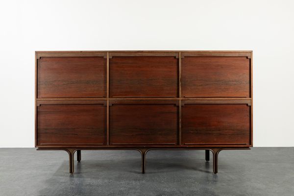 GIANFRANCO FRATTINI : Grande mobile credenza  - Asta Design e Arti Decorative - Associazione Nazionale - Case d'Asta italiane