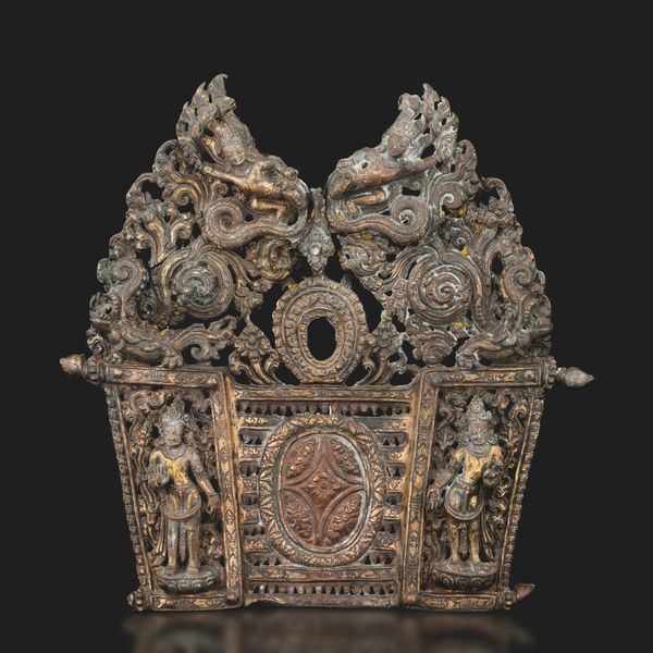 Fregio in rame sbalzato con figure di divinit�, Nepal, XVIII secolo  - Asta Arte Orientale - Associazione Nazionale - Case d'Asta italiane