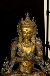 Importante figura di Vajrdara seduta su doppio fior di loto in rame repouss� e bronzo parzialmente dorato, Tibet, XV secolo  - Asta Arte Orientale - Associazione Nazionale - Case d'Asta italiane