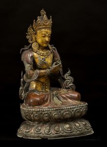 Importante figura di Vajrdara seduta su doppio fior di loto in rame repouss� e bronzo parzialmente dorato, Tibet, XV secolo  - Asta Arte Orientale - Associazione Nazionale - Case d'Asta italiane