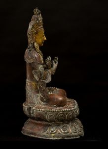Importante figura di Vajrdara seduta su doppio fior di loto in rame repouss� e bronzo parzialmente dorato, Tibet, XV secolo  - Asta Arte Orientale - Associazione Nazionale - Case d'Asta italiane