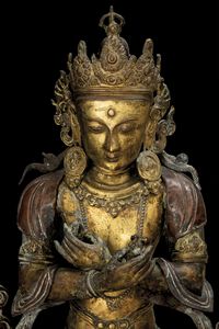 Importante figura di Vajrdara seduta su doppio fior di loto in rame repouss� e bronzo parzialmente dorato, Tibet, XV secolo  - Asta Arte Orientale - Associazione Nazionale - Case d'Asta italiane