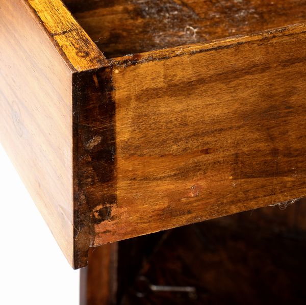 Angoliera francese Luigi XVI in ebano viola  - Asta Mobili, Oggetti d'arte e Vetri da collezione - Associazione Nazionale - Case d'Asta italiane