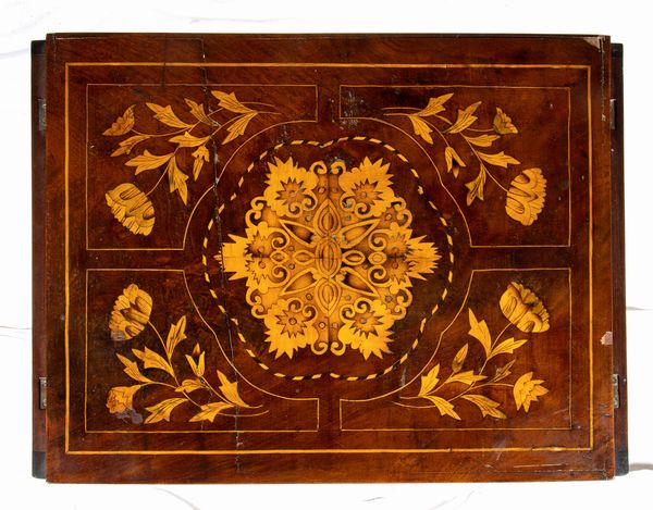 Tavolino olandese étagère con alette  - Asta Mobili, Oggetti d'arte e Vetri da collezione - Associazione Nazionale - Case d'Asta italiane