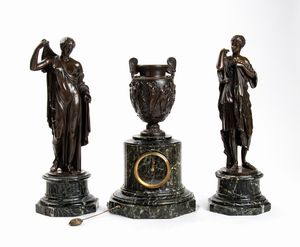 BARBEDIENNE FERDINAND - Trittico francese con orologio da appoggio in bronzo