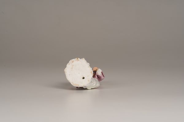 Figurina “Venditore di uva”<BR>Meissen, 1750 circa<BR>Modello di Peter Reinicke, 1753-1754<BR>  - Asta Maioliche e Porcellane da Collezione - Associazione Nazionale - Case d'Asta italiane