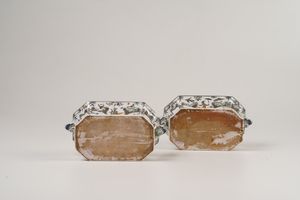 Coppia di porta ampolle<BR>Moustiers, seconda met� del XVIII secolo<BR>  - Asta Maioliche e Porcellane da Collezione - Associazione Nazionale - Case d'Asta italiane