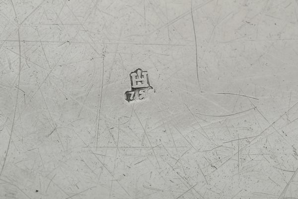 Due piatti. Genova, XVIII secolo, marchio della Torretta (uno con datario (1)758)  - Asta Argenti da collezione | Antichi - Associazione Nazionale - Case d'Asta italiane