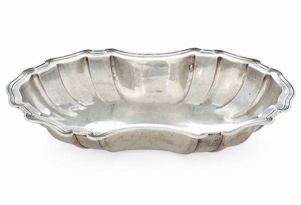 Bacile. Manifattura italiana, seconda met� del XVIII secolo. (Apparentemente privo di punzonatura)  - Asta Argenti da collezione | Antichi - Associazione Nazionale - Case d'Asta italiane