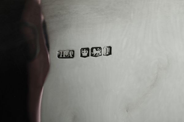 Monumentale coppa biansata. Marchi della citt� di Sheffield per l'anno 1928. Argentiere Atkin Bros - Harry Atkin  - Asta Argenti da collezione | Antichi - Associazione Nazionale - Case d'Asta italiane