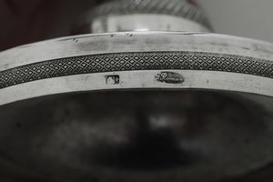 Coppia di candelabri a quattro fiamme. Napoli, prima met� del XIX secolo. Saggiatore Paulo De Blasio (1825-1832). Argentiere Gennaro Romanelli (1809-1840)  - Asta Argenti da collezione | Antichi - Associazione Nazionale - Case d'Asta italiane