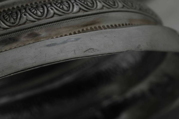 Brocca e piatto. Argento fuso, sbalzato e cesellato. Roma met� del XIX secolo. Marchio camerale in uso dal 1815 al 1872. Maestro argentiere Stefano II Sciolet (1826-1870)  - Asta Argenti da collezione | XX secolo - Associazione Nazionale - Case d'Asta italiane