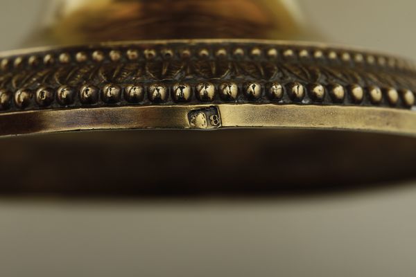 Tazza da puerpera vermeille. Marchi per Parigi in uso dal 1819 al 1838 e marchio di ricontrollo per la citt di Napoli in uso dal 1824 al 1832  - Asta Argenti da collezione | XX secolo - Associazione Nazionale - Case d'Asta italiane