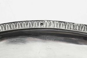 Brocca e piatto. Argento fuso, sbalzato e cesellato. Roma met� del XIX secolo. Marchio camerale in uso dal 1815 al 1872. Maestro argentiere Stefano II Sciolet (1826-1870)  - Asta Argenti da collezione | XX secolo - Associazione Nazionale - Case d'Asta italiane