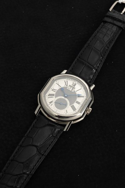 DANIEL ROTH : Datomax in oro bianco 18k con grande finestra del datario ad ore 12, piccoli secondi, quadrante guilloch� con numeri Romani  - Asta Orologi da Polso - Associazione Nazionale - Case d'Asta italiane