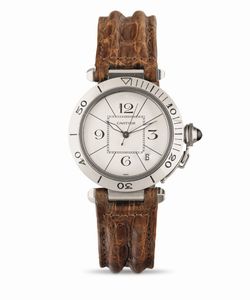 CARTIER - Classico Pash� in oro bianco 18k, quadrante argent� con numeri Arabi, datario al 5, lancette a foglia e movimento Marchio: Cartier<BR>Modello: Pasha<BR>Anno: circa 1990<BR>Referenza: 1990<BR>Quadrante: Argent�<BR>Cassa N�: 320.xxx<BR>Movimento: Automatico<BR>Cal: 2824/2<BR>Materiale: Oro bianco 18k<BR>Cinturino: Pelle con fibbia originale in oro bianco 18k<BR>Dimensione: 38 mm<BR>Accessori: Scatola e libretti originaliautomatico