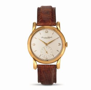 INTERNATIONAL WATCH CO, - Affascinante orologio solotempo Oversize con anse Fancy in oro giallo 18k, quadrante Argent� carica manuale con piccoli secondi in basso