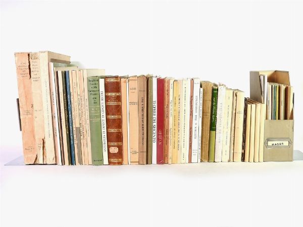 Grande lotto di libri e opuscoli  - Asta Arredi e dipinti antichi da una villa a Viareggio - Associazione Nazionale - Case d'Asta italiane