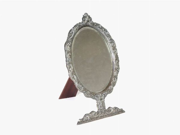 Specchio da tavolo in argento  - Asta Arredi e dipinti antichi da una villa a Viareggio - Associazione Nazionale - Case d'Asta italiane