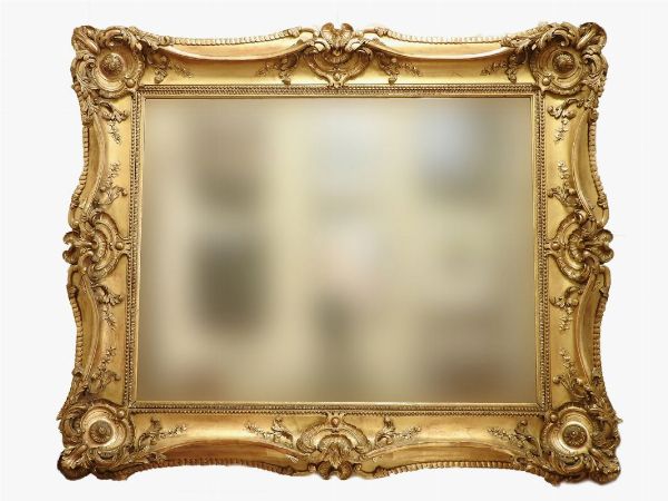 Grande specchiera in legno e pastiglia dorata  - Asta Arredi e dipinti antichi da una villa a Viareggio - Associazione Nazionale - Case d'Asta italiane