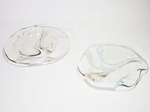 Coppia di piatti in vetro soffiato incolore  - Asta Arredi e dipinti antichi da una villa a Viareggio - Associazione Nazionale - Case d'Asta italiane