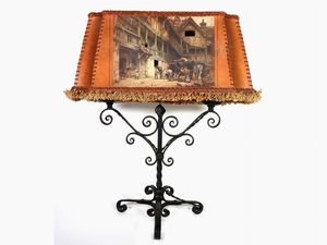 Lume da tavolo in ferro battuto  - Asta Arredi e dipinti antichi da una villa a Viareggio - Associazione Nazionale - Case d'Asta italiane