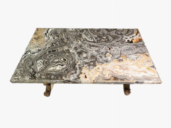 Tavolino basso in legno intagliato e laccato  - Asta Arredi e dipinti antichi da una villa a Viareggio -II - Associazione Nazionale - Case d'Asta italiane